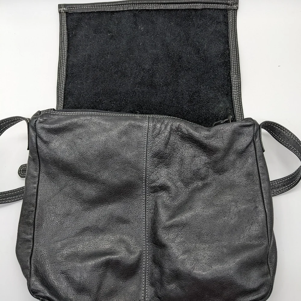 Unbranded black leather shoulder bag